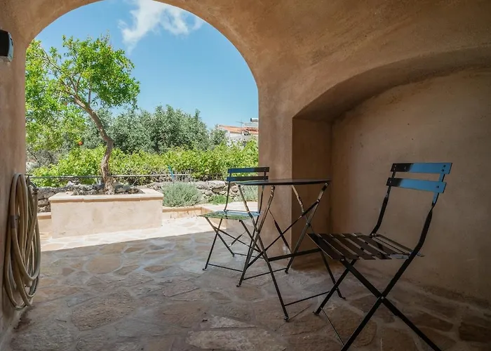 Oasis - Lower House Neápolis