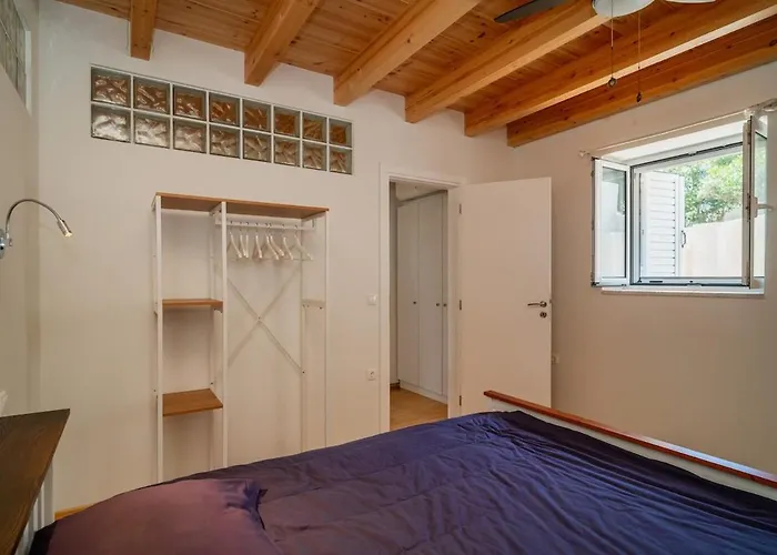 Oasis - Lower House *