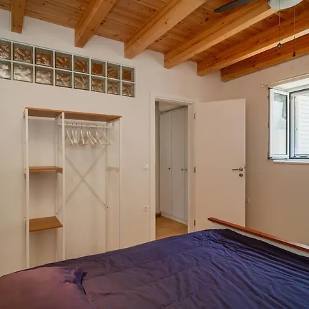 Oasis - Lower House *