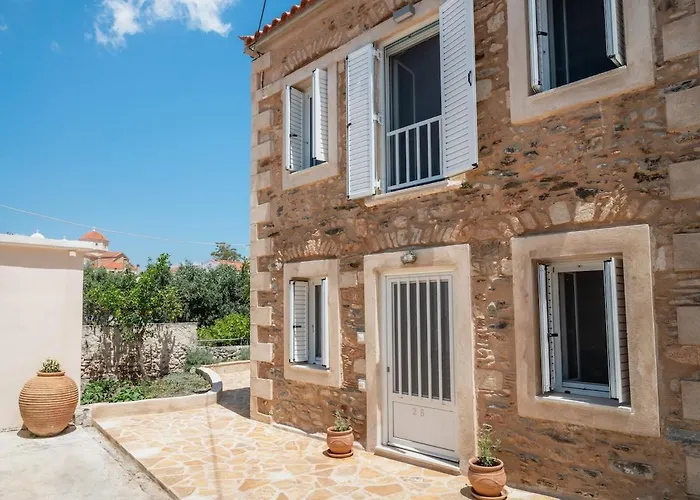 Oasis - Lower House * Neápolis