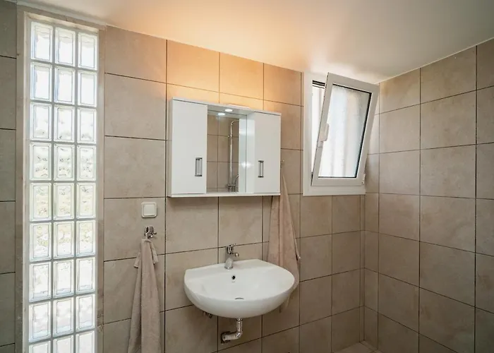 Oasis - Lower House Appartement Neápolis